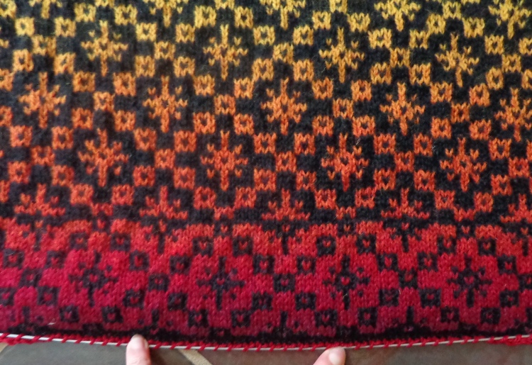 hem of sweater knit in Kauni Effektgarn by Deborah Cooke